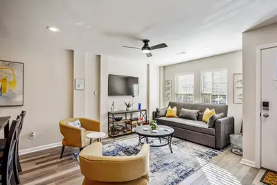 Image de 3bed/3ba home- huge backyard - Mins from Downtown