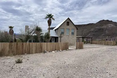 Image de Spacious 4 bedroom home /sleeps 10 /just minutes from State and National Park.