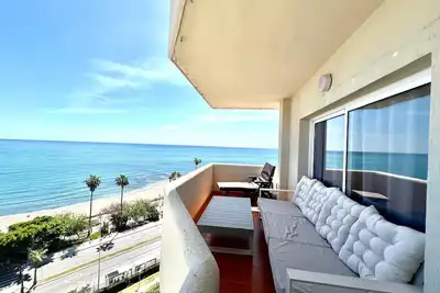 Image de Grand appartement Deluxe Vue Mer Benalbeach