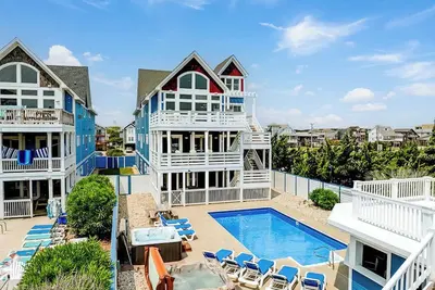 Image de Boardwalk | Oceanfront | Private Pool, Hot Tub, Dog Friendly | Kill Devil Hills