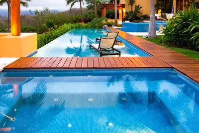 Image de Estate Cruz del Sur in Kupuri by Personal Villas - Amazing Infinity-edged Pool