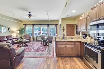 Image de Ewi#377 | Downtown Charlevoix | Pool, Hot Tub, Sauna | Full Size Kitchen