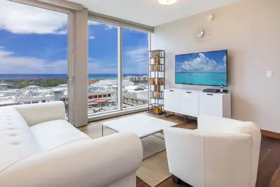 Image de Luxurious 2. 5 Bedroom Unit with Panoramic Ocean View in One Ala Moana