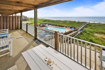 Image de Oceanfront Dog Friendly Condo w/ Private Balcony, Resort Pool and Elevator