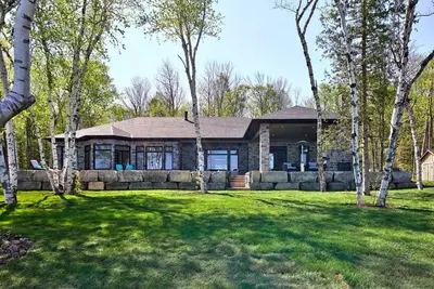 Image de Luxury resort like cottage on southern Georgian Bay