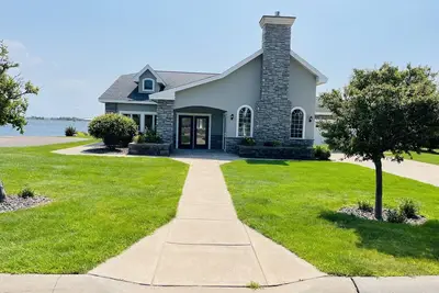 Image de Luxury Lakeside/Trailside Living