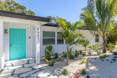 Image de Promo 5% Weekly And 10% Monthly Discount\nPrivate Beach Back Yard! 5 Br 2 Bath