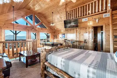 Image de ☀️Summer Getaway☀️ Top of the Mountain, Amazing Views, Hot Tub, Private