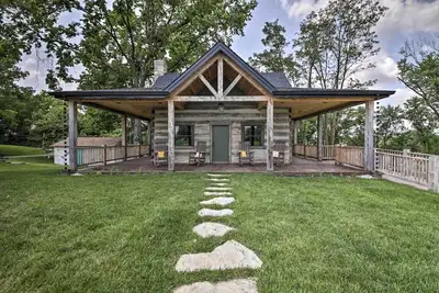 Image de ‘Bross Brother's Cabin’ w/ Wraparound Porch!