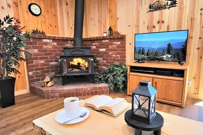 Image de Sequoia Trails, Ancient Trees, Mountain Adventure, and Air Conditioning