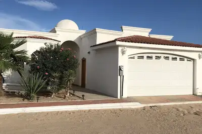Image de Quiet Residential house 6 miles from sandy beach