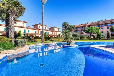 Image de Agréable appartement pour 4 personnes avec Wifi, piscine, climatisation, Tv et terrasse