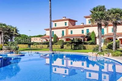 Image de Joli appartement pour 6 personnes avec Wifi, piscine, Tv et patio