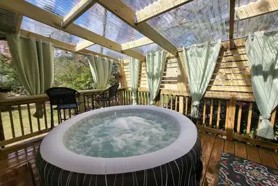 Image de Bout Time Cottage W/Hot Tub