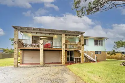 Image de Classic Lancelin split level 70s beach house with ocean views, sleeps 8