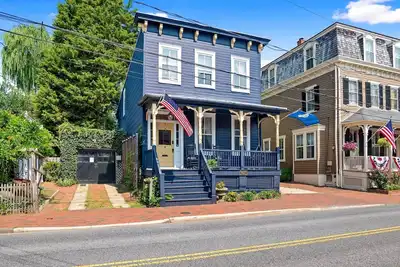 Image de Parking at Randall House Across from Usna Gate 1