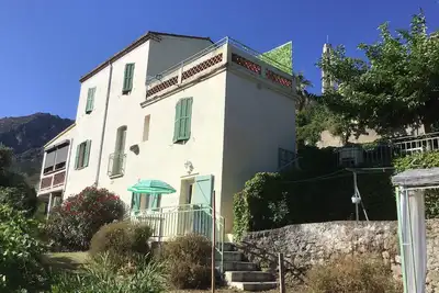 Maison de village à 15 minutes de la plage