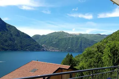 Image de Appartamento \"2 Il Tornante\" avec vue sur le lac et les montagnes, Wi-Fi, climatisation et balcon