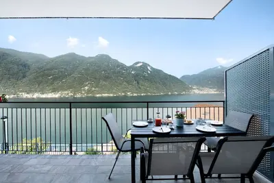 Image de Appartamento \"3 Il Tornante\" avec vue sur le lac et les montagnes, Wi-Fi, climatisation et balcon