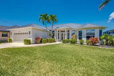Image de A spacious 4-bedroom retreat in sunny Cape Coral.