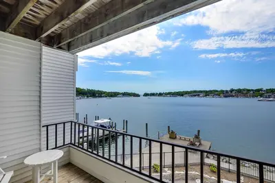 Image de Gorgeous Lake Charlevoix Balcony | Downtown Charlevoix | Pool, Hot Tub, Sauna