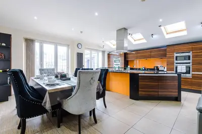 Image de Luxury 6 Bedroom 3. 5 Bathroom Holiday/Professional Home