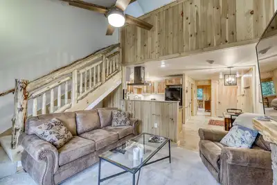 Image de Ski-In\/Ski-Out Condo w\/ Shared, Seasonal Pool, Fast WiFi, Gas Fireplace, & Loft