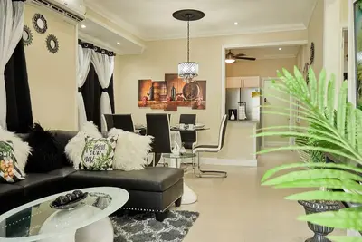 Image de Entire House Cozy Luxury Inn Ocean Pointe With Swim Pool, Gym And Free Parking