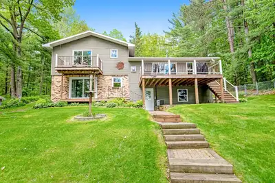 Image de Dog-Friendly Lakefront Home w/Fireplace, Stove, Lake View, Free WiFi, Deck