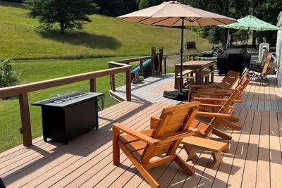 Image de Home in the heart of West Virginia adventure country!