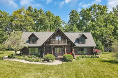 Enchanted log cabin with lake view