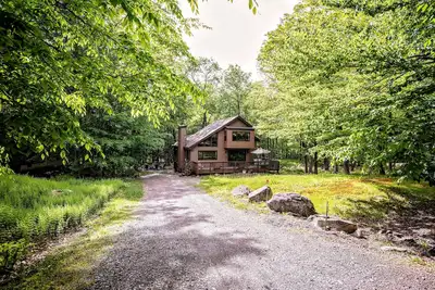 Image de Bohemian Cabin in the Woods by the Lake