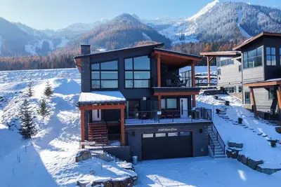 Image de Luxury. Steps to the Timberline Chairlift