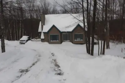 Image de Beautiful Mt area with beautiful scenic views; 6 miles to Mount Snow Ski Resort.