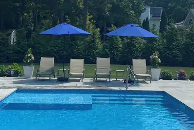 Image de Bright & Spacious Hamptons Home with Amazing Pool!