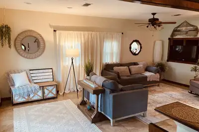 Image de *Quite & Cozy Romantic Beach Gateway for 2. Walk to the Beach, 4 mins to D-Town*