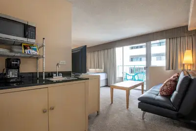 Image de Aqua Aloha Surf Waikiki 506 Deluxe Studio with Lanai and Partial City Views