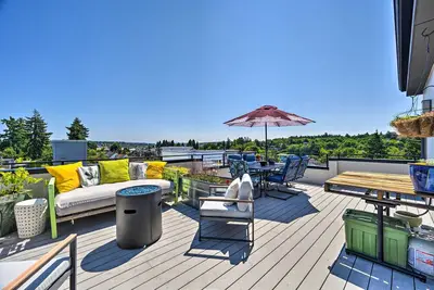 Seattle Retreat w/ Canal + Mountain Rooftop Views!