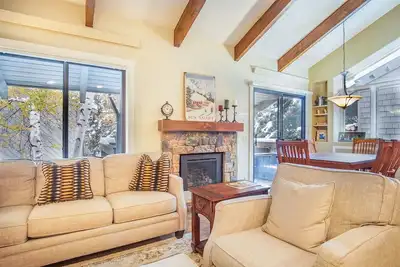 Sun Valley Family Getaway! #140-Hot Tub, Pool, Spa, 10 minute Walk to Town & Lifts