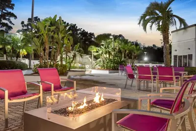 Image de Convenient Location! 2 Units | Free Parking, and Shuttle to Theme Parks