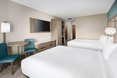 Image de Comfort and Convenience! 2 Relaxing Rooms w/ 2 Large Queen Beds, Private Parking