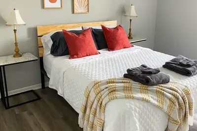 Image de The Delores - Entire 2 Bedroom Apt in Quilt Town, Usa