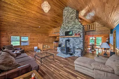 Image de Cozy Family-Friendly Pine Grove Cabin w/ Fire Pit!