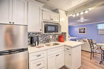 Image de Updated Williamstown Apartment with Kitchen!