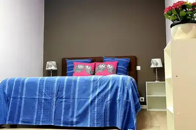 Chambre papillon dans maison de village, Petit déjeuner inclus!