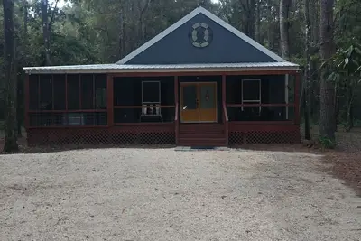 Image de Luxury cabin retreat in the woods.