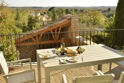 Image de Light filled 4 star rated village house in vigneron village, lovely open views