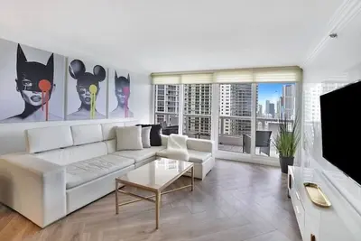 Magic City! 4 Bedrooms, Water and Park Views, 3 Miles to Miami Beach!