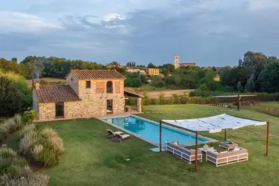 Il Conte Traditional Tuscany 3 bedrooms Luxury Farmhouse Villa with Private Pool and Spa in Orentano