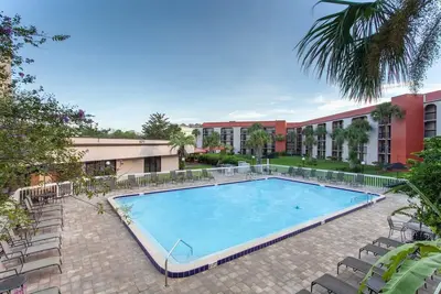 Image de Close to Attractions! Comfy Unit, Pool, Shuttle to Parks, Parking, Breakfast